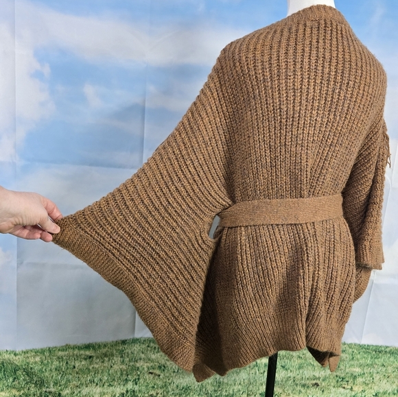 DAVID & DANI | CABLE KNIT BELTED BAT WING FRINGED SWEATER - Picture 13 of 16